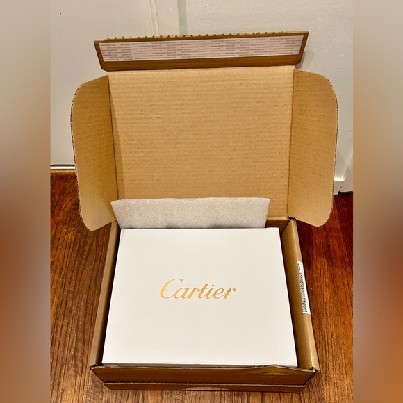 Large Cartier gift cardboard box just received - fresh as new - Picture 5 of 5